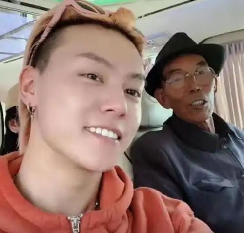 7年前,变形计中那个当掉金项链给农村爷爷治病的王晨正,现如何
