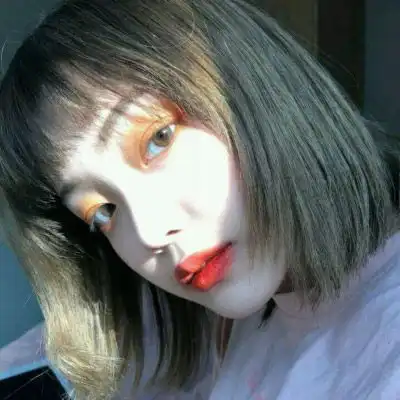 微信头像女生气质淡雅显成熟稳重
