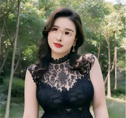50岁女子和68岁老教授黄昏恋,新婚当晚,女子你身体还可以吗
