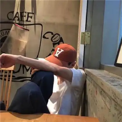 qq头像伤感的男生头像,错过了就永远错过了
