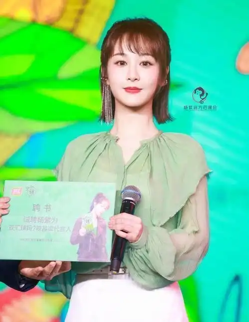 杨紫霸气胜诉一路开挂换对造型彻底变真颜霸,终于逆袭成大美女
