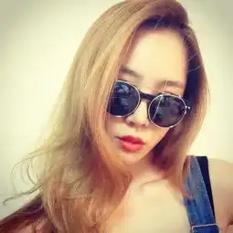 梦引魂牵忘不掉的是你那红唇
