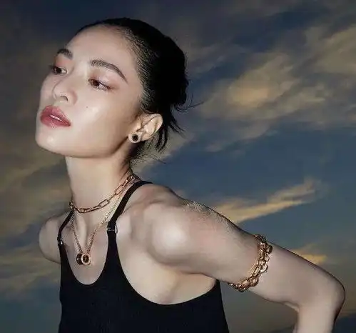 钟楚曦,风情万种的美
