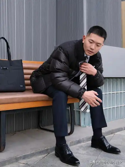 中年男人,为什么劝你穿羽绒服别配毛衣看完3组对比图,就懂了
