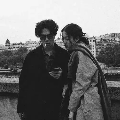 情侣头像想和有趣的人一起浪费人生
