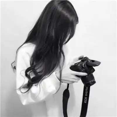 女生侧面黑白伤感长发头像2018最新我只是想要一颗不背叛的心
