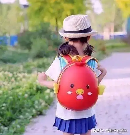 幼儿园放学3小时,4岁女娃无人来接,老师打开书包后看红了眼
