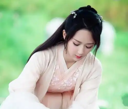 杨紫究竟有多时尚将暴富两字戴在耳朵上,引领了新的潮流
