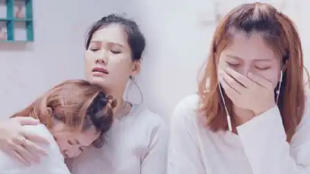 恋爱8年男友出轨研三女生坠亡

