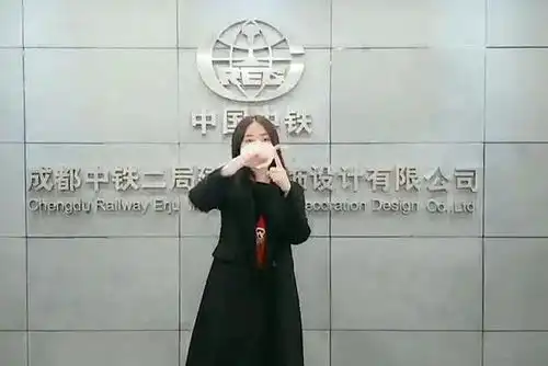 秀靓丽生活展巾帼风貌中铁二局女职工抗疫抖音作品展之最美加油者
