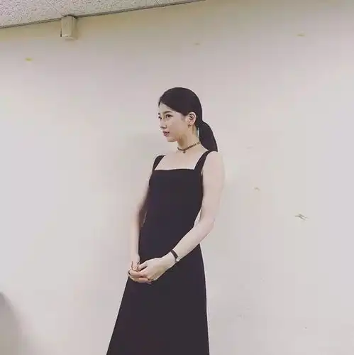 和李敏镐公布分手后秀智大晒美照由上俯拍妩媚撩人
