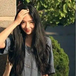 她是校花吗这个女孩是谁啊

