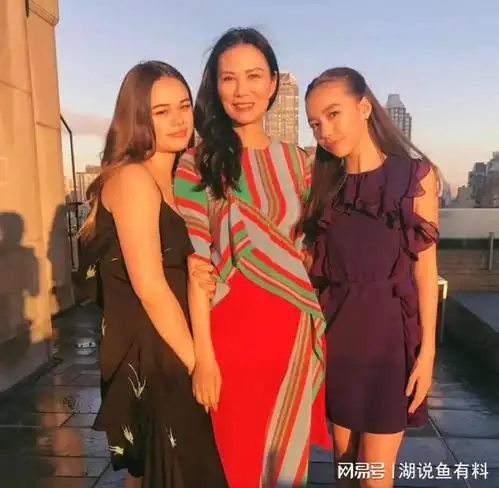 邓文迪盛装出席前夫婚礼,靠离婚身家暴涨400亿与肌肉男海边戏水
