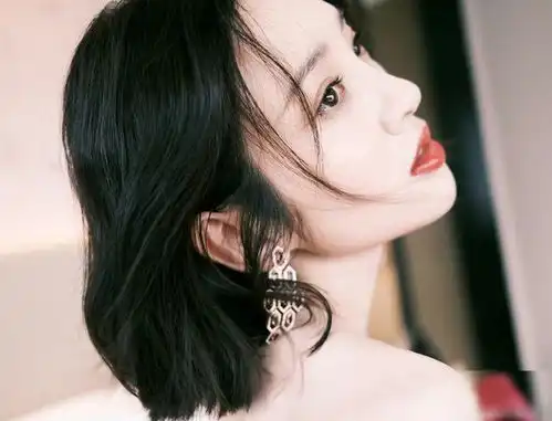 唐艺昕写真大片来袭,芭比泡泡裙造型灵动又不失气质,甜美气息爆棚
