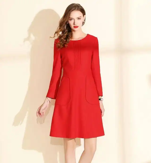 轻熟小红裙,打造风情万种小女人
