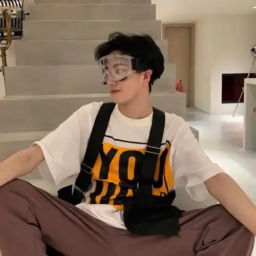 男生头像是我没有你想要的成熟
