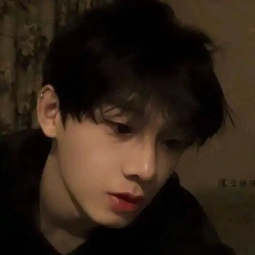 头像背景签名众人平庸,你是人间星光
