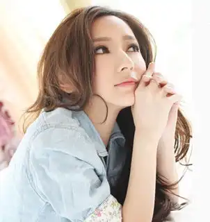 看最新女生卷发如何显魅力2
