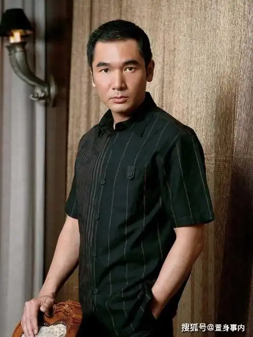 长相英俊却娶最丑港姐,结婚13年恩爱如初,女儿长相引争论
