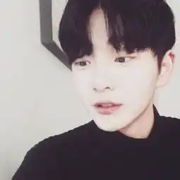 中分男生头像
