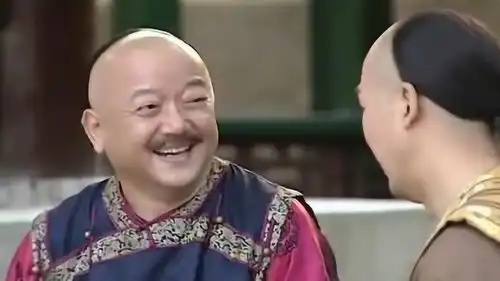 皇上罚老纪背和珅上朝,和珅乐坏了,谦虚道我一天才长了六斤啊
