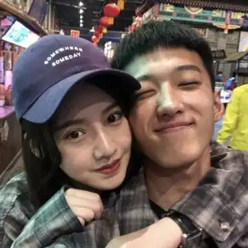 比较亲密的情侣头像双人暧昧情侣组合头像
