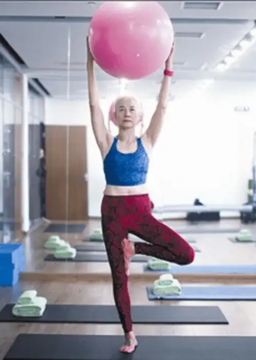 3位中国最美瑜伽奶奶,告诉你瑜伽什么时候都不晚
