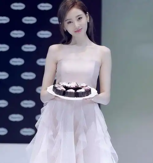 张天爱出席活动,优雅低奢又有内涵,只可远观不可亵玩
