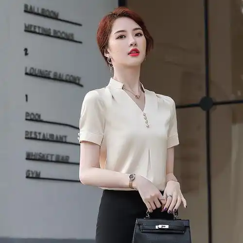 3545岁女人的最佳穿搭,雪纺衬衫小脚裤,优雅又迷人
