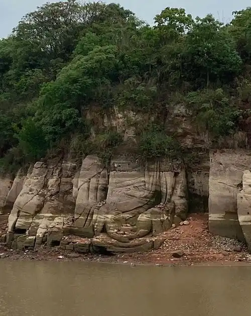 四新村千佛岩摩崖造像
