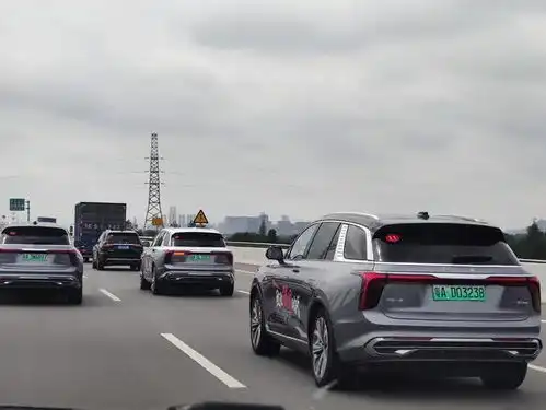 50岁开什么车算成功这3款车低调不露富,都是成功人士的象征
