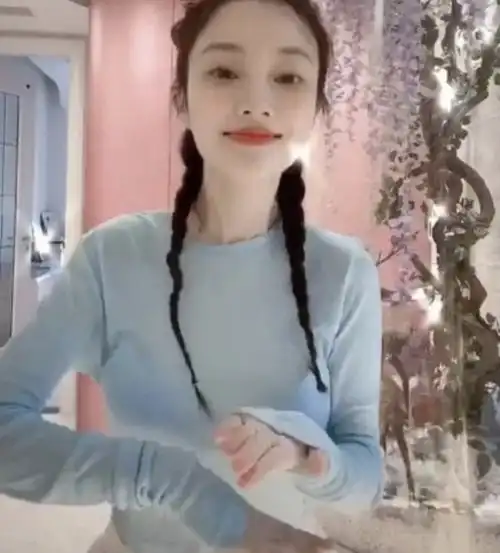 知情人曝李小璐私下带着女儿甜馨接直播资源一场下来几百万
