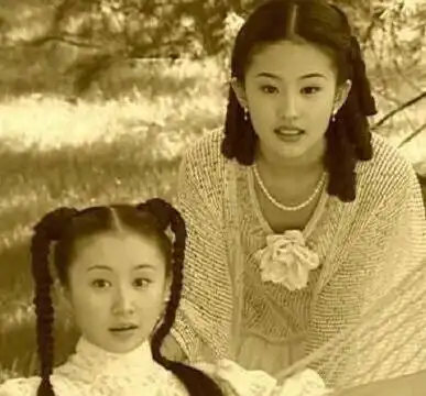 比起杨幂刘诗诗的塑料姐妹情,刘亦菲舒畅16年友情才是娱乐圈清流
