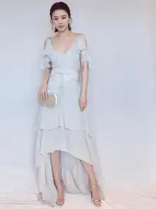 马思纯写真曝光,穿黑色西装配紧身开叉裙,梳背头满屏职业范
