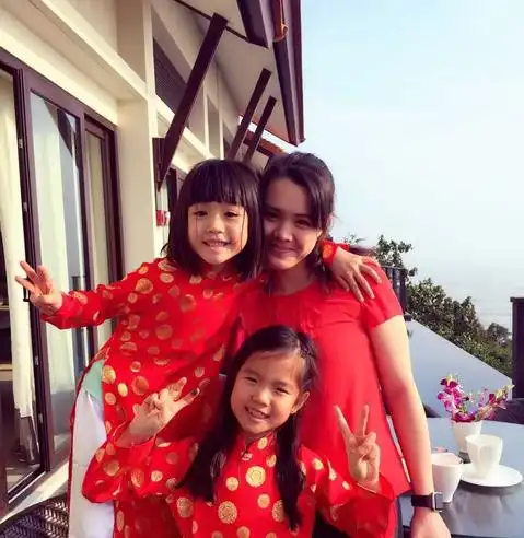 钟丽缇的大女儿怎么可以这么美,和妈妈在一起像是姐妹花
