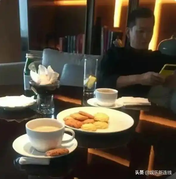 尔康被曝逼小其三十岁的女生吃避孕药,不吃就分手

