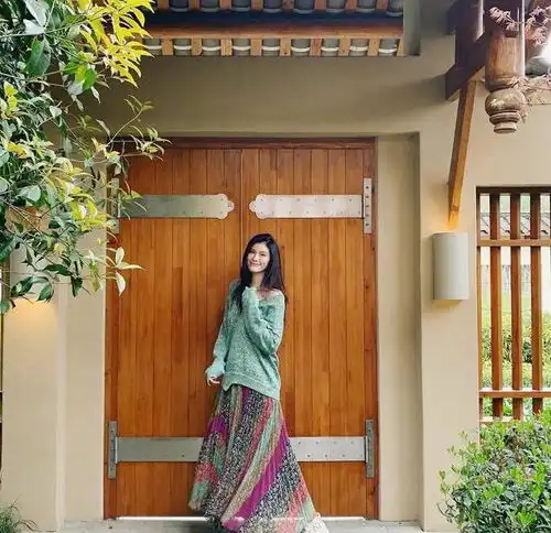 高级仙女脸算什么,何穗的春季私服才是真的吸睛好看
