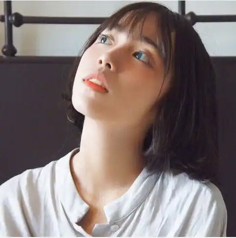 谁说学校里只能扎马尾这三款发型让你的异性缘好到爆
