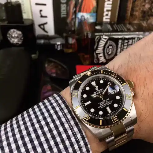 经典不变的中年男士腕表,情侣对表首选
