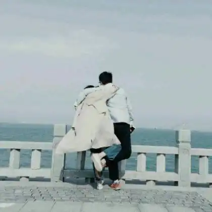 好看合照两张背影头像情侣一男一女,在海边的才是最美的
