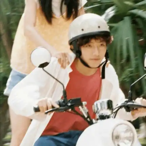 头像丨只要是我期待的我想要的我都愿意再等一等
