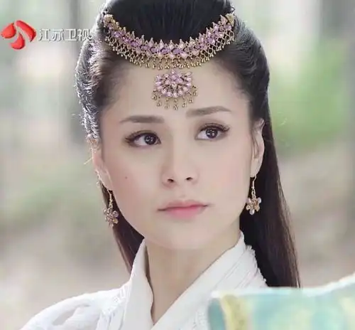 这些女星虽然比较矮,可美到让你忽略她们的身材
