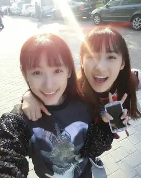 复旦双胞胎姐妹网络走红清纯可爱惹宅男追捧
