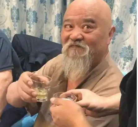 国家一级演员李琦顿顿最少8两酒,每天抽两包烟,自曝恶疾缠身
