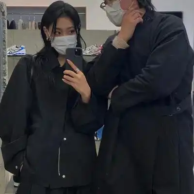 2023幸福欢乐情侣头像
