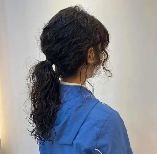 港风小卷发,发量少的女生就这么烫
