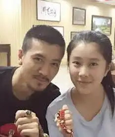 杨子12岁女儿近照曝光甜美纤细略显成熟7944787

