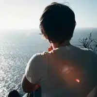 qq男生背影头像伤感的,孤独寂寞的男人
