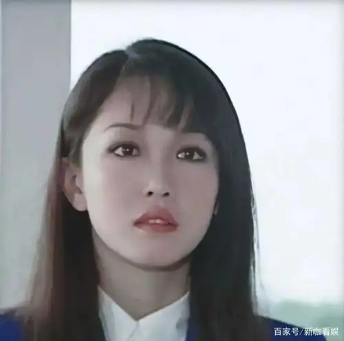 50岁范文芳生图罕曝光,不惧镜头怼脸拍,不愧是新加坡第一美女
