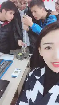 美女模特也修车汽修女神老师近日蹿红抖音

